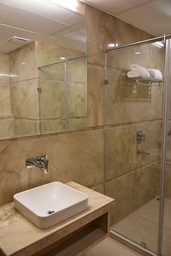 Hotel Orchid Blu Аліґарх Екстер'єр фото