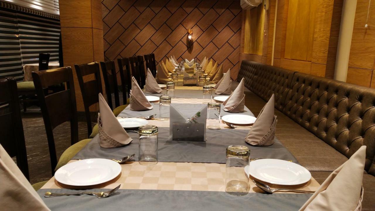 Hotel Orchid Blu Аліґарх Екстер'єр фото